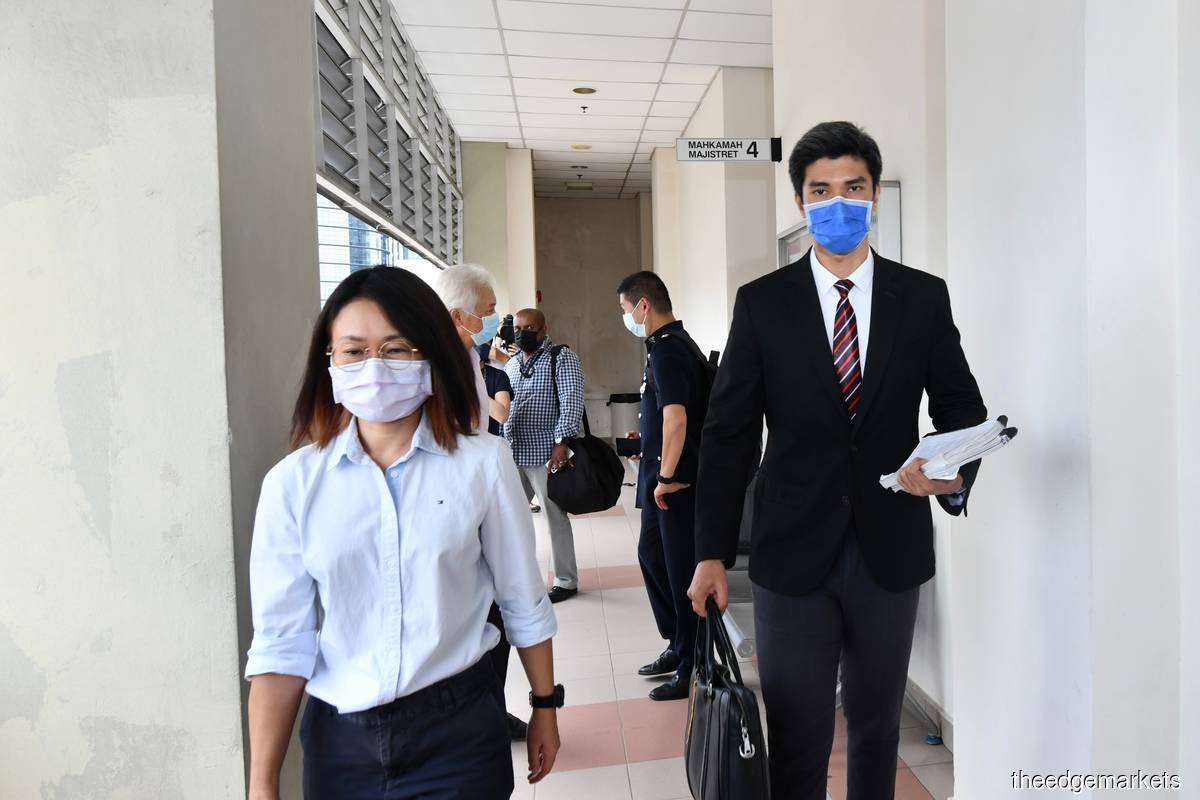 Editor-in-chief Kathy Fong and Azam's counsel Rajsurian Pillai at the Petaling Jaya Magistrate's Court on Sept 13. (Photo by Shahrin Yahya/The Edge)